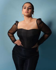 vidya-balan-latest-photos-in-black-dress-02-003
