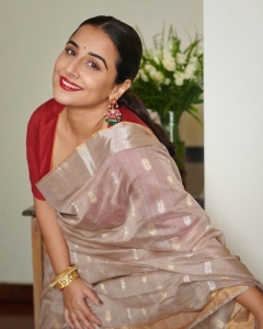 vidya-balan-latest-saree-photos-2021-002