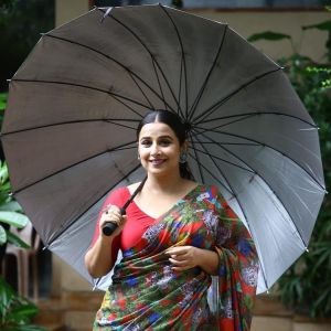 vidya-balan-new-saree-photos-01-005