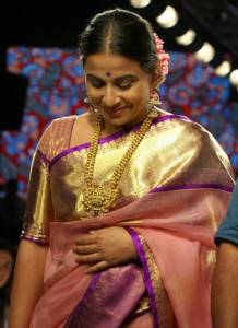 vidya-balan-saree-photos-00256