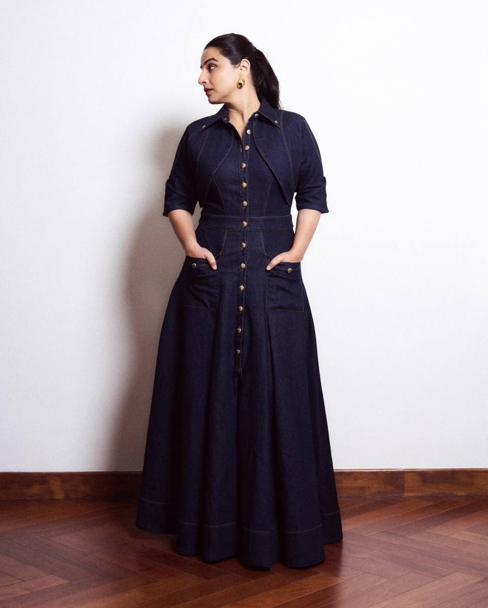 vidya-balan-in-jeans-material-frock-styling-photos-006