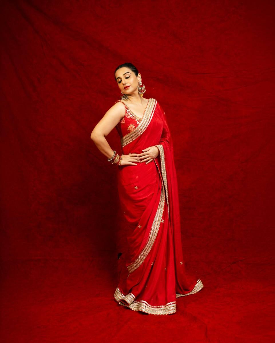 vidya-balan-in-latest-trending-saree-ideas-photos-024
