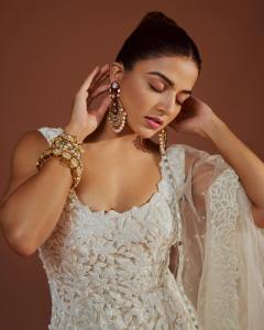wamiqa-gabbi-in-Ivory-Satin-Organza-Sharara-Set-photos-001