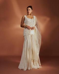 wamiqa-gabbi-in-Ivory-Satin-Organza-Sharara-Set-photos-002