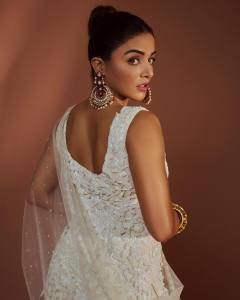 wamiqa-gabbi-in-Ivory-Satin-Organza-Sharara-Set-photos-003