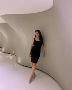 wamiqa-gabbi-in-black-bodycon-dress-002