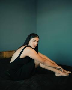 wamiqa-gabbi-in-black-dress-0213-001