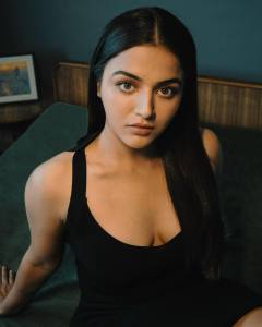wamiqa-gabbi-in-black-dress-0213