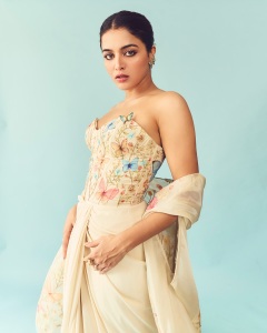 wamiqa-gabbi-in-butterfly-inspired-dress-and-jewellery-design-photos-002