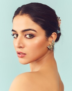 wamiqa-gabbi-in-butterfly-inspired-dress-and-jewellery-design-photos-006