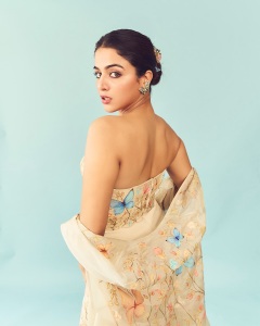 wamiqa-gabbi-in-butterfly-inspired-dress-and-jewellery-design-photos-008