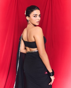 wamiqa-gabbi-in-butterfly-inspired-dress-and-jewellery-design-photos-012