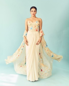 wamiqa-gabbi-in-butterfly-inspired-dress-and-jewellery-design-photos