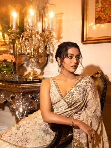 wamiqa-gabbi-in-function-wear-dress-style-ideas-photos-003