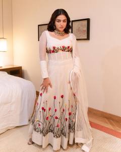 wamiqa-gabbi-in-green-short-dress