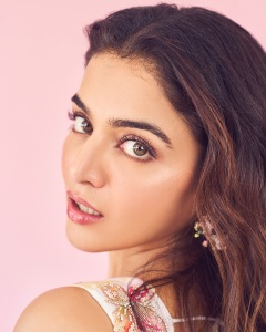 wamiqa-gabbi-in-lehenga-with-butterfly-design-photos-002