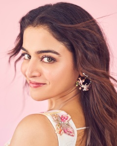 wamiqa-gabbi-in-lehenga-with-butterfly-design-photos-005