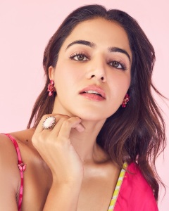 wamiqa-gabbi-in-light-pink-saree-with-blouse-style-ideas-photos-004