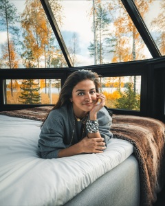 wamiqa-gabbi-in-loose-top-with-black-pants-photos-006