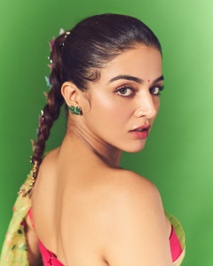 wamiqa-gabbi-in-saree-with-butterfly-style-design-photos-007