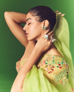 wamiqa-gabbi-in-saree-with-butterfly-style-design-photos-008