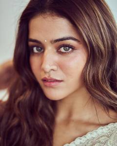 wamiqa-gabbi-in-white-saree-photos-001