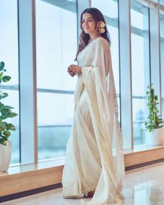 wamiqa-gabbi-in-white-saree-photos-002
