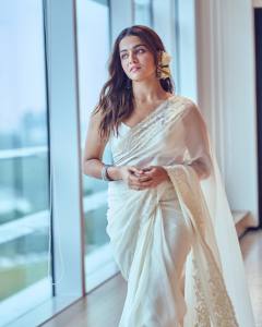 wamiqa-gabbi-in-white-saree-photos-003