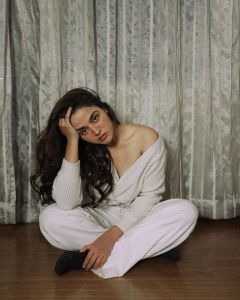 wamiqa-gabbi-new-photos-032-008