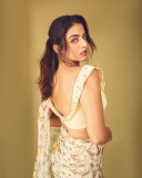 wamiqa-gabbi-in-saree-with-butterfly-style-design-photos-002