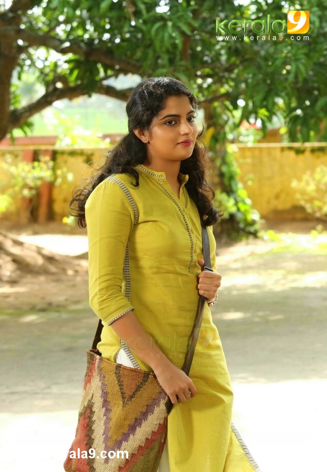 Nikhila Vimal Pictures, Photos & Nikhila Vimal HD Images - Kerala9.com