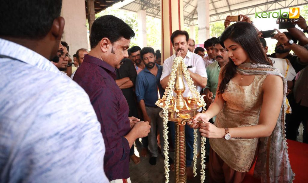 actress Anju Kurian at jack daniel malayalam movie pooja photos 8 - Kerala9.com