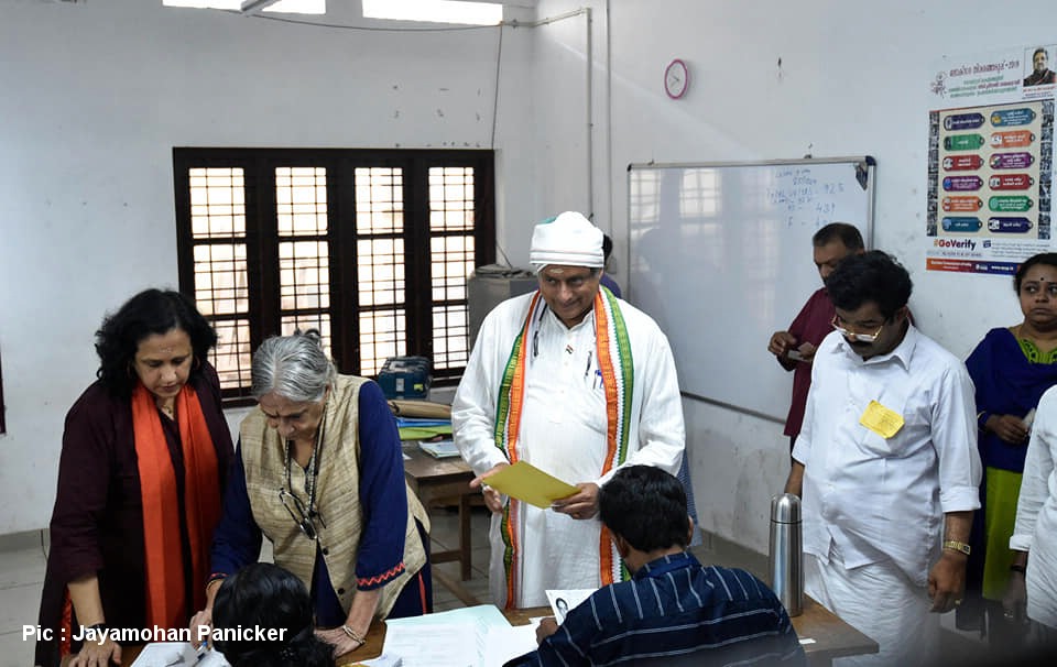 Celebrities Cast their Vote for Kerala Lok Sabha Election 2019 Photos 11 - Kerala9.com