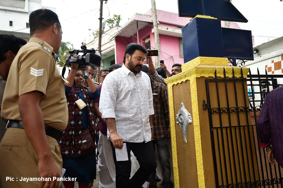 Mohanlal cast Vote for Kerala Lok Sabha Election 2019 Photos - Kerala9.com