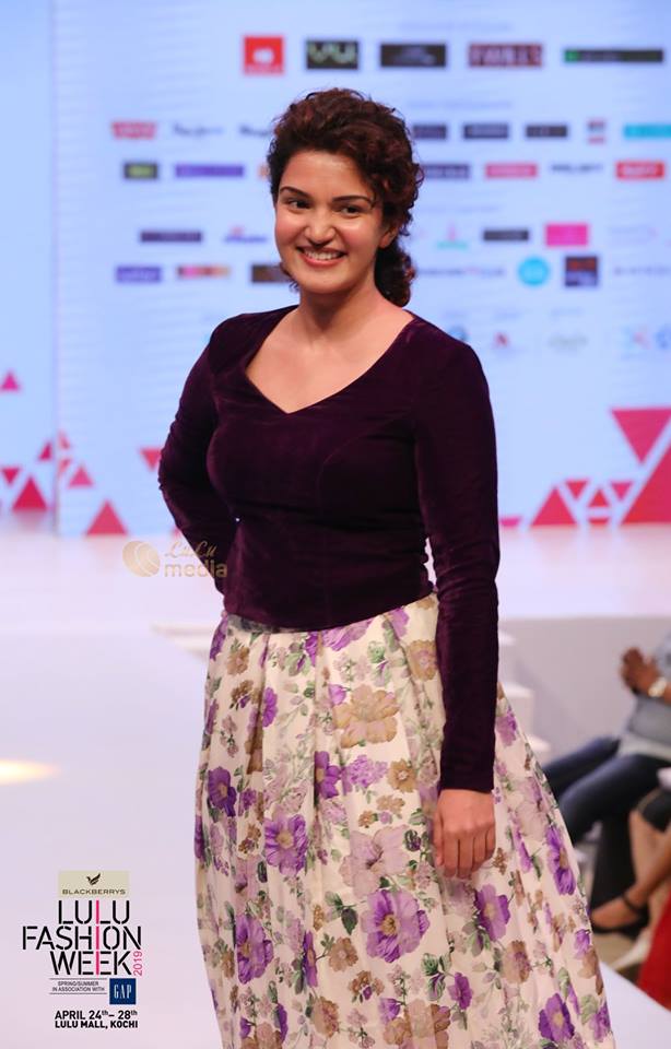 honey rose at lulu fashion week 2019 photos 013 - Kerala9.com