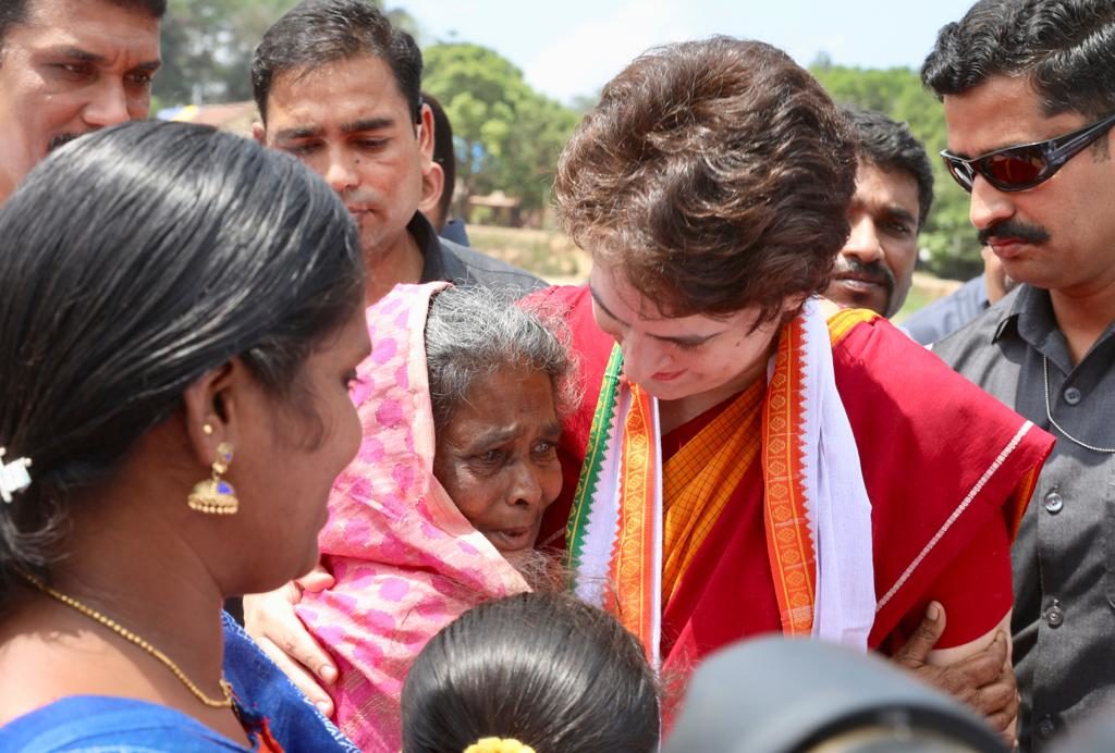 priyanka gandhi at wayanad photos 01 2 - Kerala9.com