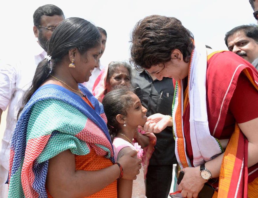 priyanka gandhi at wayanad photos 01 3 - Kerala9.com