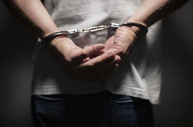 Attempt to influence the voters; Polling agent arrested 1 dtrutr - Kerala9.com