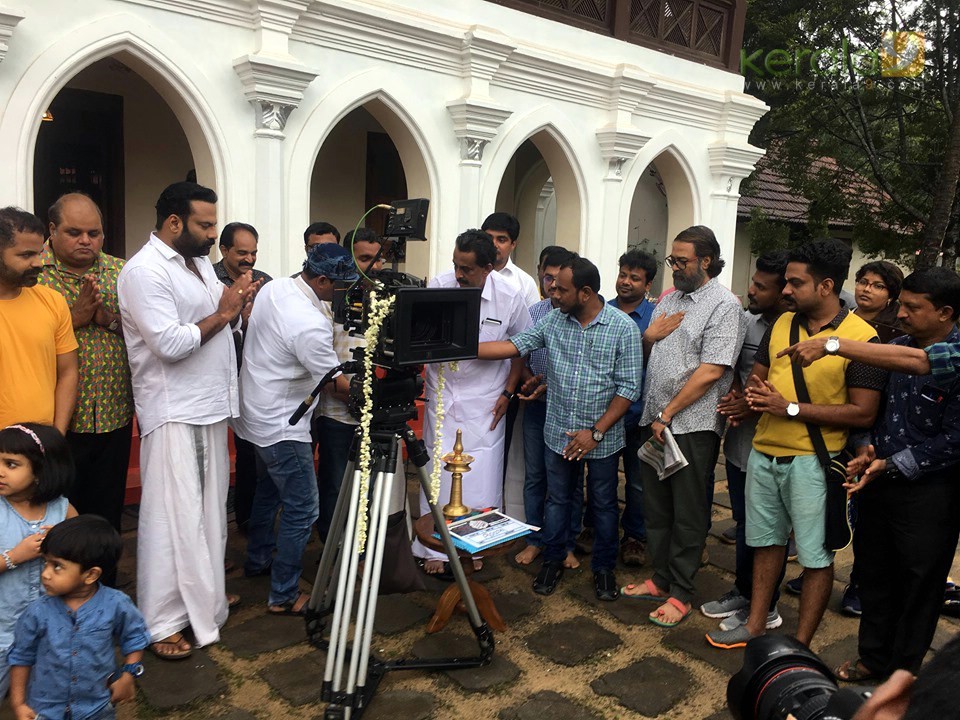 Paapam Cheyyathavar Kalleriyatte Movie Pooja Photos 002 - Kerala9.com