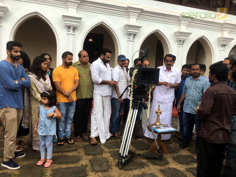 Paapam Cheyyathavar Kalleriyatte Movie Pooja Photos 006 - Kerala9.com