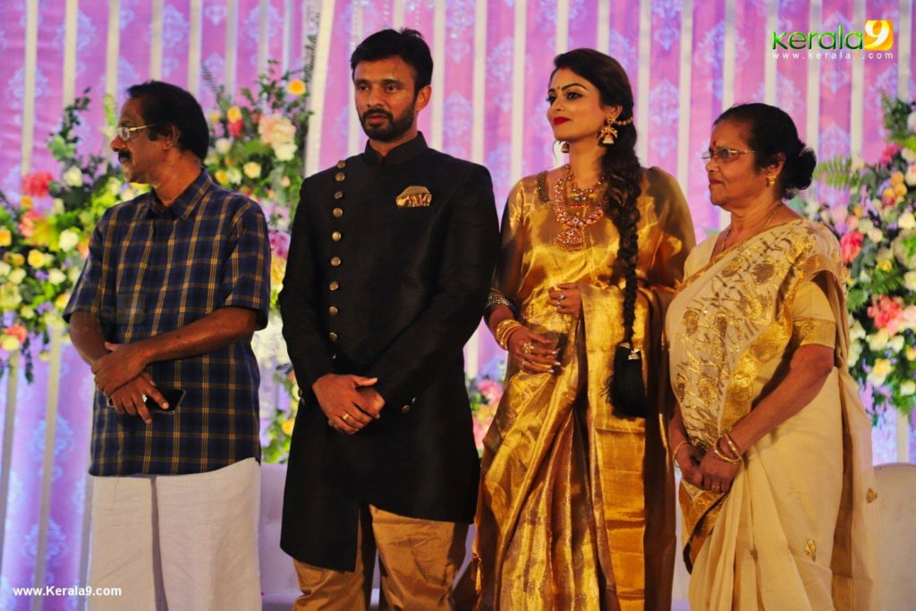 Vishnu Priya Wedding Reception Photos 0310 72 - Kerala9.com