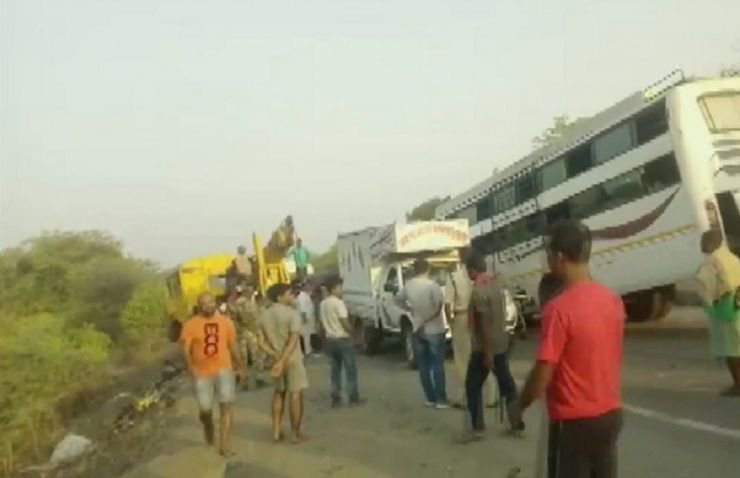 A bus collided with a truck in Jharkhand; 11 killed, 25 injured 1 hgsdghgsd3232 - Kerala9.com