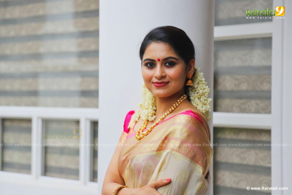 vishnu priya marriage photos 002 - Kerala9.com