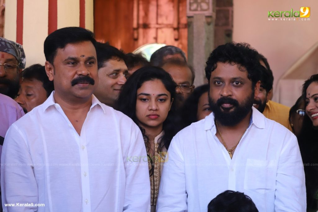 Dileep Daughter Meenakshi at Anoop Movie Pooja Photos 021 - Kerala9.com