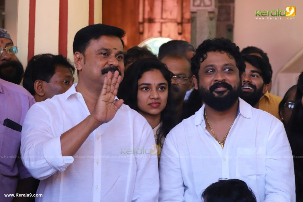 Dileep Daughter Meenakshi at Anoop Movie Pooja Photos 023 - Kerala9.com