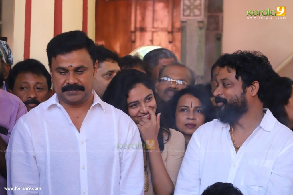 Dileep Daughter Meenakshi at Anoop Movie Pooja Photos 025 - Kerala9.com