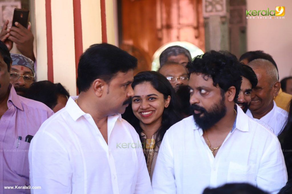 Dileep Daughter Meenakshi at Anoop Movie Pooja Photos 028 - Kerala9.com