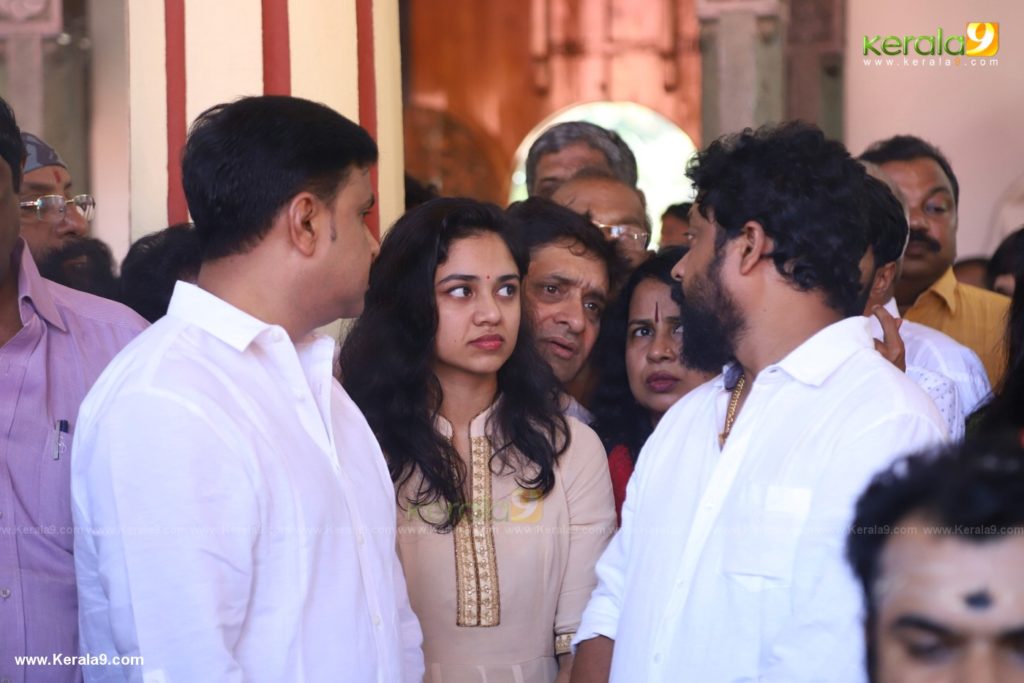 Dileep Daughter Meenakshi at Anoop Movie Pooja Photos 029 - Kerala9.com