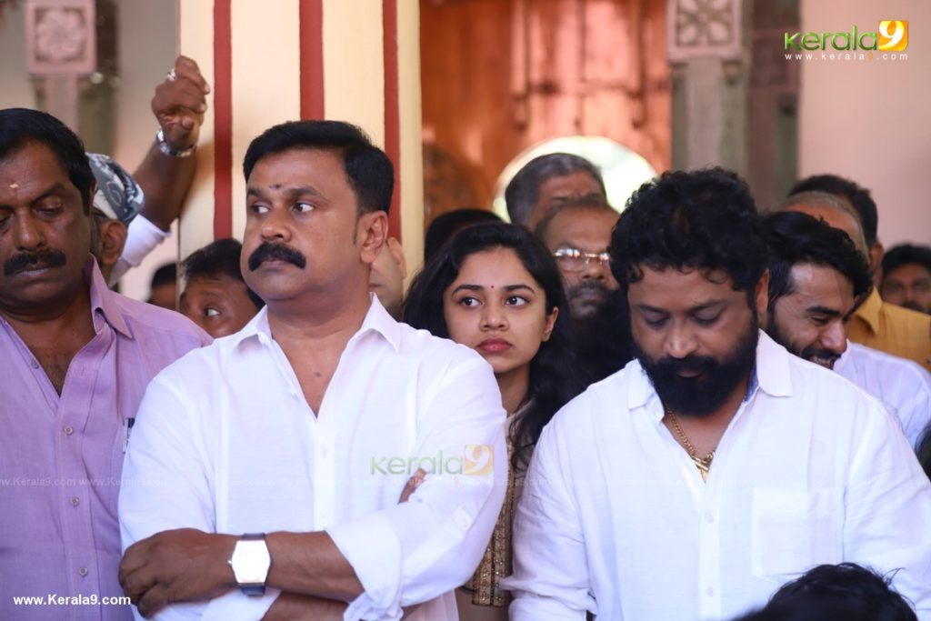 Dileep Daughter Meenakshi at Anoop Movie Pooja Photos 030 - Kerala9.com