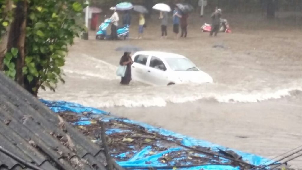Heavy rain in mumbai - Kerala9.com